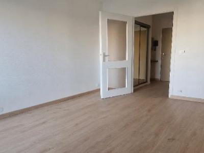 Louer Appartement 21 m2 Courbevoie