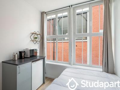 Louer Appartement 14 m2 Paris-18eme-arrondissement