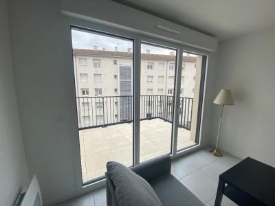 Louer Appartement Lyon-8eme-arrondissement 896 euros