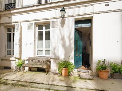 For sale 2 rooms 54 m2 Paris (75016) photo 0