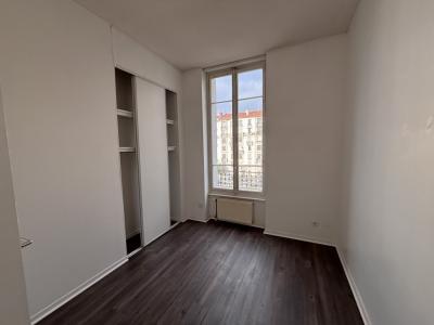 For rent Lyon-6eme-arrondissement 3 rooms 62 m2 Rhone (69006) photo 2