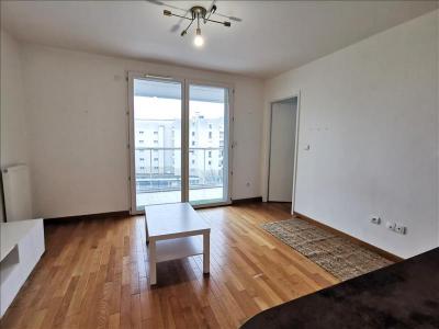 For rent Issy-les-moulineaux 2 rooms 42 m2 Hauts de Seine (92130) photo 1