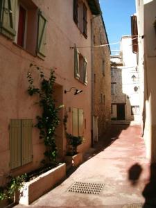 For rent Antibes VIEIL ANTIBES 2 rooms 40 m2 Alpes Maritimes (06600) photo 2