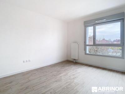 Louer Appartement Croix 895 euros