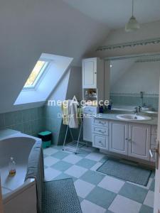 For sale Bauge 7 rooms 251 m2 Maine et loire (49150) photo 3