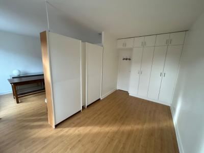 For sale 1 room 41 m2 Paris (75014) photo 2