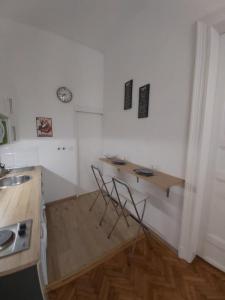 For rent Paris-14eme-arrondissement 1 room 26 m2 Paris (75014) photo 2