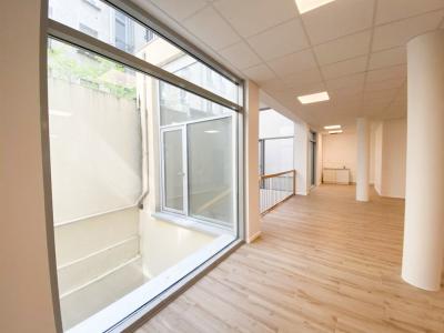 Louer Local commercial Paris-15eme-arrondissement 69818 euros