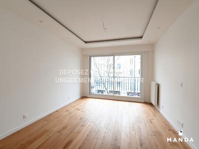 For rent Issy-les-moulineaux 4 rooms 74 m2 Hauts de Seine (92130) photo 0