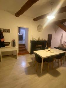 For rent Mirabeau 4 rooms 120 m2 Vaucluse (84120) photo 2