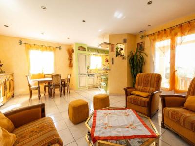 For sale Pezenas 4 rooms 98 m2 Herault (34120) photo 3