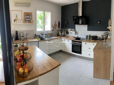 For sale Saint-martin-de-crau 4 rooms 122 m2 Bouches du Rhone (13310) photo 4