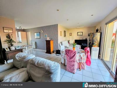 For sale 1ERE COURONNE 3 rooms 77 m2 Charente maritime (17000) photo 3