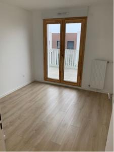 For rent Saint-cyr-l'ecole 3 rooms 64 m2 Yvelines (78210) photo 3