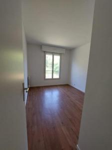 For rent Vaucresson 3 rooms 64 m2 Hauts de Seine (92420) photo 4