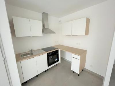 For rent Villeneuve-les-avignon 2 rooms 45 m2 Gard (30400) photo 2