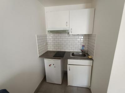 Louer Appartement Paris-17eme-arrondissement 784 euros