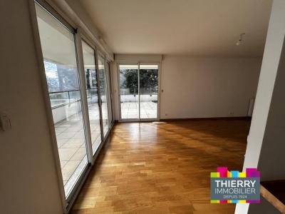 For sale Nantes 3 rooms 73 m2 Loire atlantique (44000) photo 2