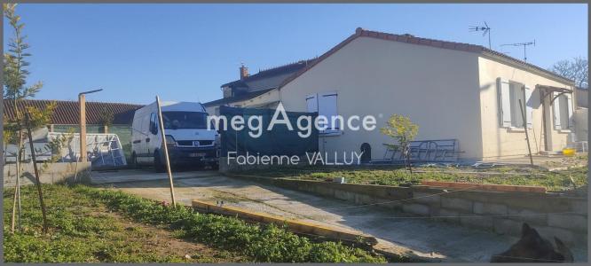 For sale Saint-pierre-d'amilly 4 rooms 70 m2 Charente maritime (17700) photo 1