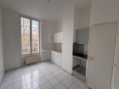 For rent Lyon-6eme-arrondissement 3 rooms 62 m2 Rhone (69006) photo 1