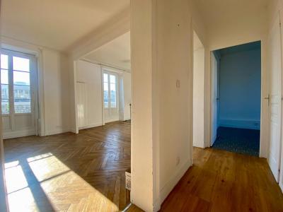 For sale Nantes 3 rooms 63 m2 Loire atlantique (44000) photo 2