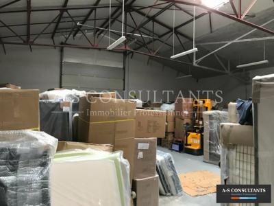 Louer Local commercial 1200 m2 Arbent