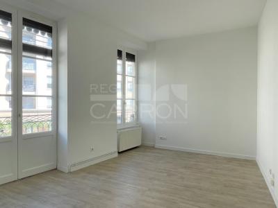 For rent Caluire-et-cuire 2 rooms 36 m2 Rhone (69300) photo 2