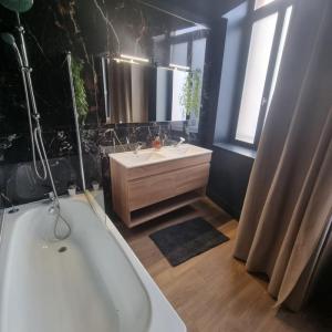 For sale Roubaix 6 rooms 102 m2 Nord (59100) photo 4