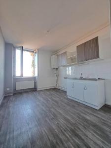 Louer Appartement 73 m2 Jas