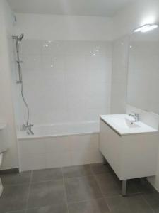 For rent Nimes 2 rooms 38 m2 Gard (30000) photo 4