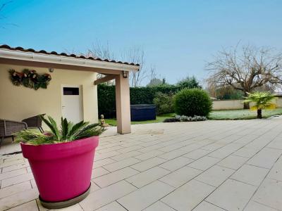 For sale Saint-louis-de-montferrand 6 rooms 155 m2 Gironde (33440) photo 0