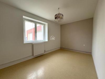 Louer Appartement Laval 760 euros