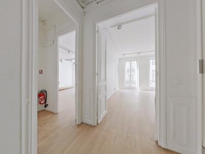 For rent Paris-8eme-arrondissement 144 m2 Paris (75008) photo 3