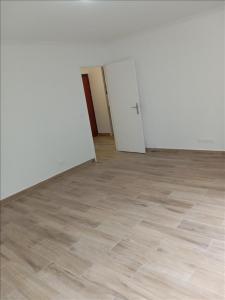 For rent Paris-19eme-arrondissement 3 rooms 70 m2 Paris (75019) photo 3