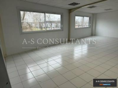 Louer Commerce 185 m2 Voglans