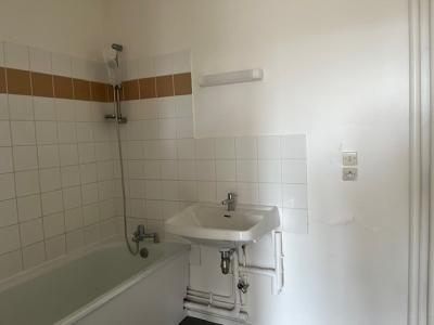 Louer Appartement 77 m2 Chatre