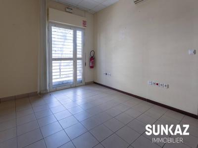 For rent Saint-pierre 3 rooms 130 m2 Reunion (97410) photo 2