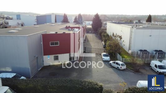 Louer Commerce 1504 m2 Beaurecueil