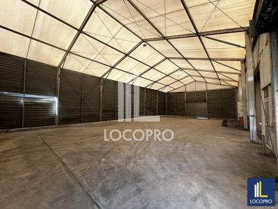 Louer Commerce 2400 m2 Antibes