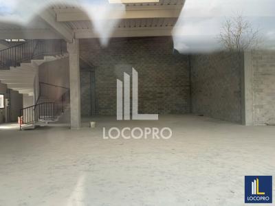 Louer Commerce 1820 m2 Montauroux