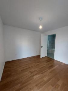 For rent Rueil-malmaison 2 rooms 51 m2 Hauts de Seine (92500) photo 4