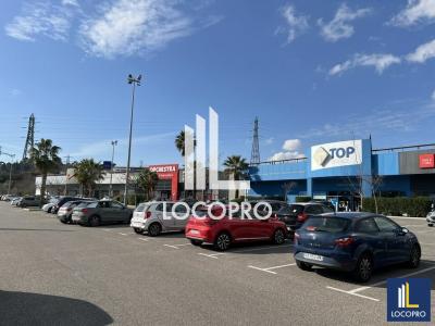 Louer Local commercial 634 m2 Marseille-11eme-arrondissement