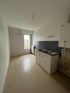 For sale Angers 4 rooms 83 m2 Maine et loire (49100) photo 2