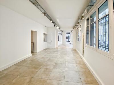 Louer Local commercial 313 m2 Paris-15eme-arrondissement