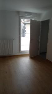 For rent Grenoble 2 rooms 45 m2 Isere (38100) photo 2