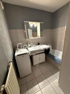 For sale Grenoble 4 rooms 88 m2 Isere (38100) photo 4