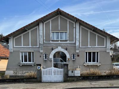 For sale Confolens 7 rooms 170 m2 Charente (16500) photo 0