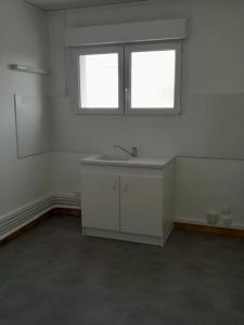 For rent Saint-andre-les-vergers 3 rooms 63 m2 Aube (10120) photo 2