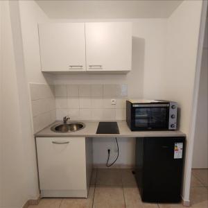 For rent Marseille-10eme-arrondissement 2 rooms 28 m2 Bouches du Rhone (13010) photo 2