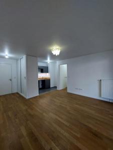 For rent Rueil-malmaison 2 rooms 48 m2 Hauts de Seine (92500) photo 0